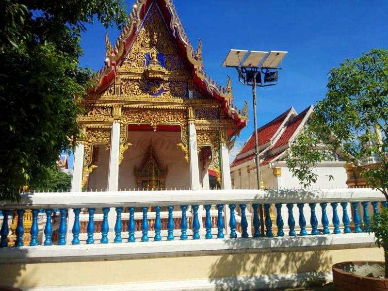 หน้าโบสถ์ วัดนครอินทร์ โดยร้านพวงหรีดธรรมะ