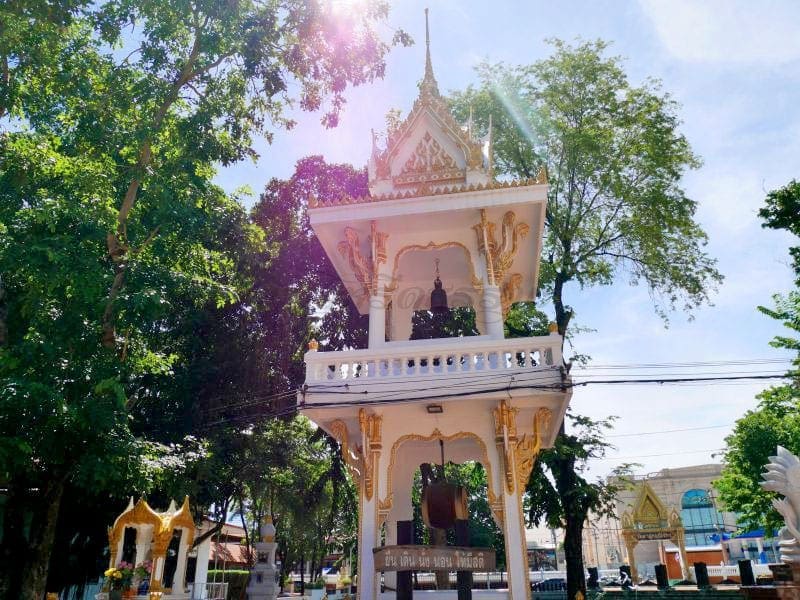 หอระฆัง วัดผาสุกมณีจักร เมืองทองธานี โดยร้านพวงหรีดธรรมะ