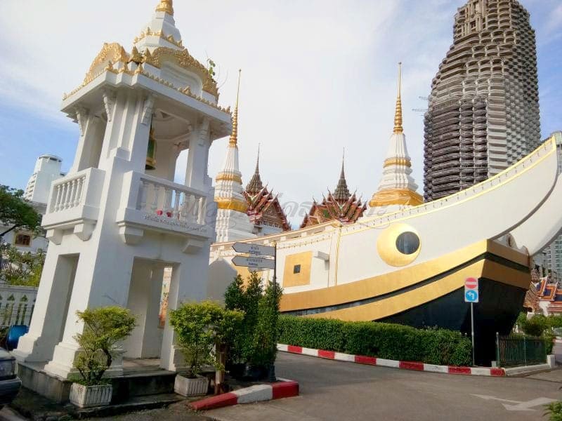 หอระฆัง วัดยานนาวา โดยร้านพวงหรีดธรรม