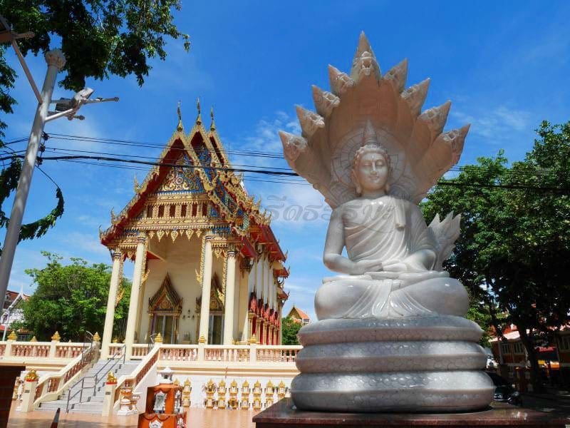 องค์พระใหญ่ วัดผาสุกมณีจักร เมืองทองธานี โดยร้านพวงหรีดธรรมะ
