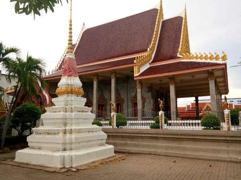 เจดีย์ วัดในสองวิหาร โดยร้านพวงหรีดธรรมะ