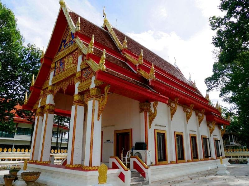 โบสถ์ วัดกลางคลองสาม โดยร้านพวงหรีดธรรมะ