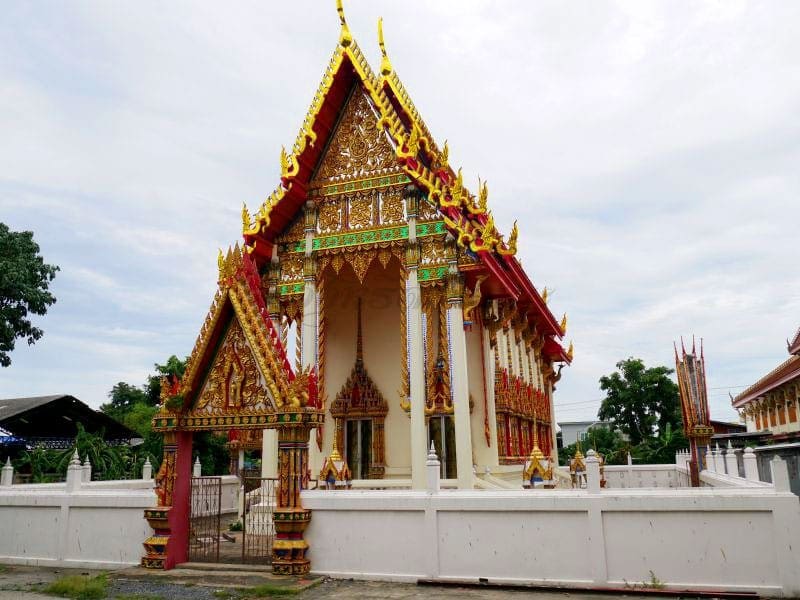 โบสถ์ วัดป่ากลางทุ่ง โดยร้านพวงหรีดธรรมะ