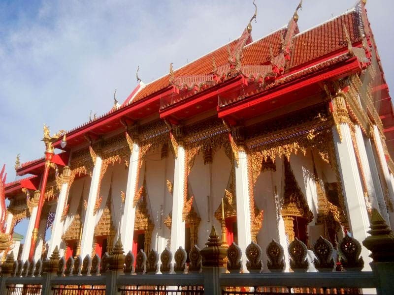 โบสถ์ด้านข้าง วัดทางหลวง โดยร้านพวงหรีดธรรมะ