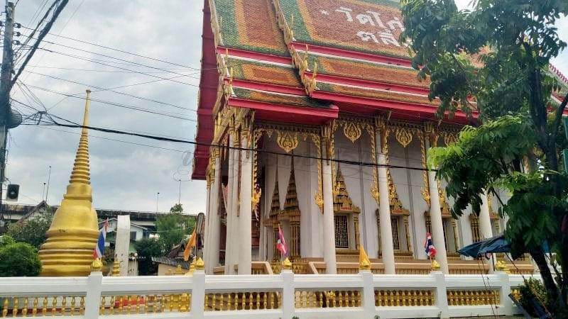 โบสถ์ด้านข้าง วัดไก่เตี้ย ตลิ่งชัน โดยร้านพวงหรีดธรรมะ