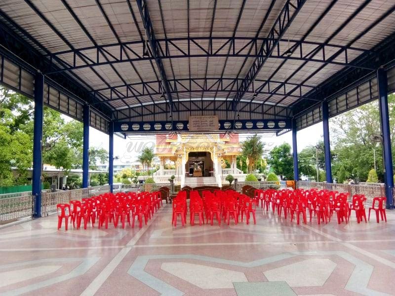 ในศาลา วัดคลองปลัดเปรียง โดยร้านพวงหรีดธรรมะ