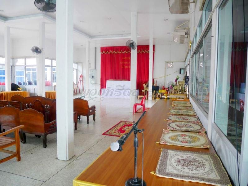 ในศาลา วัดเขียนเขต โดยร้านพวงหรีดธรรมะ