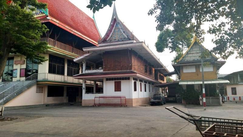 กุฏิพระ วัดศรีประวัติ โดยร้านพวงหรีดธรรมะ