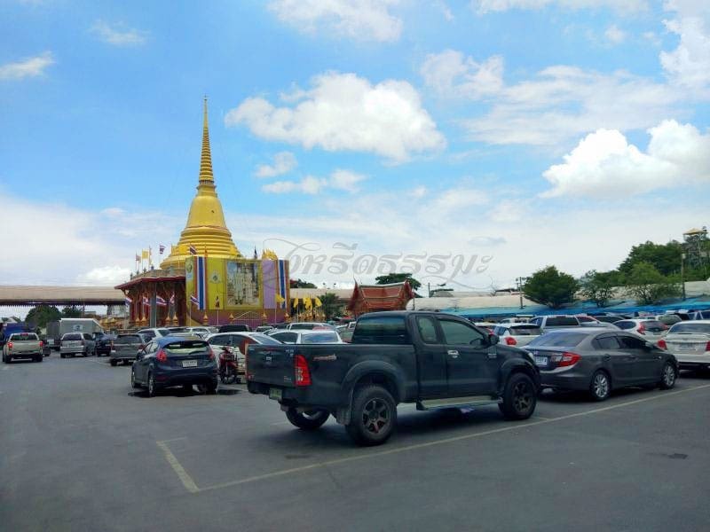 ที่จอดรถ วัดบางพลีใหญ่ใน โดยร้านพวงหรีดธรรมะ
