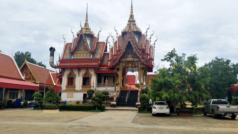 ที่จอดรถ วัดแสนสุข โดยร้านพวงหรีดธรรมะ