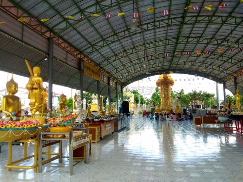 ลานไหว้พระ วัดบางโฉลงนอก โดยร้านพวงหรีดธรรมะ